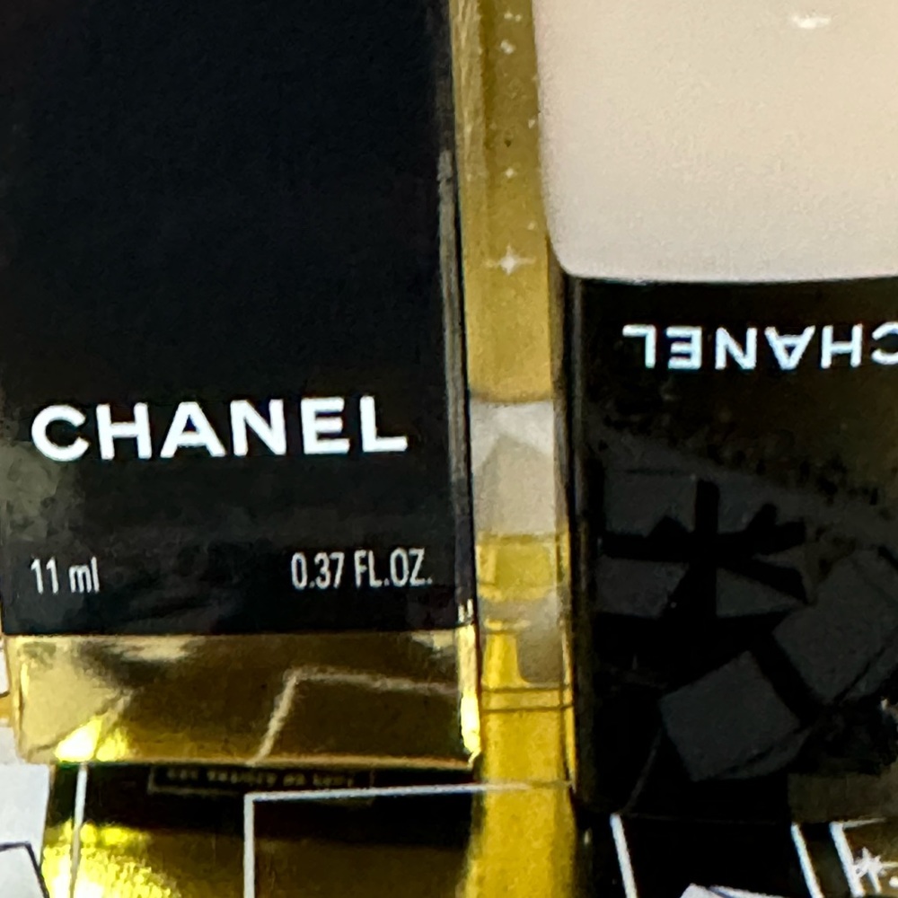Chanel L'huile Camelia Hydrating & Fortifying Oil 11ml (authentic) - Picture 10 of 15